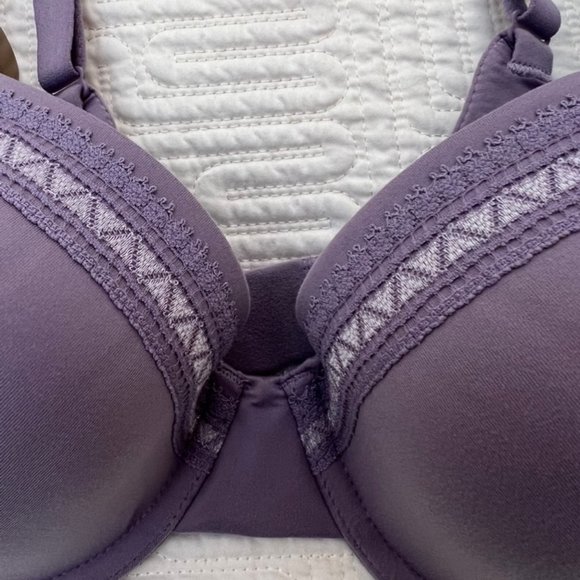 A pair of Wacoal 34 D Perfect Primer Underwire T-Shirt Bras - Picture 10 of 10